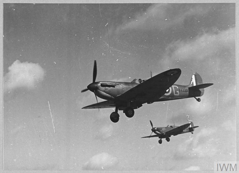 Two Spitfires of No. 616 Squadron come in to land at Fowlmere, September 1940.

#britishhistory #Secondworldwar #raf #Royalairforce #spitfires #battleofbritain