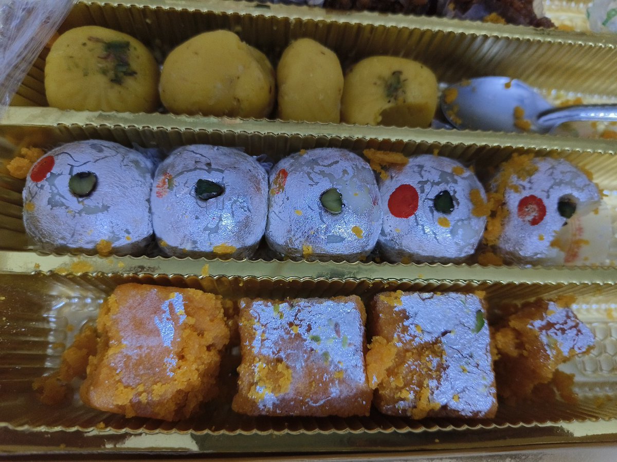 Maniishaajain09's tweet photo. This is all stale sweets my mamaji bought yesterday only from @BikanervalaIN @Bikaner I request don't sell such sweets to your customers as Diwali is around the corner and #ifuknowuknow.. https://t.co/HdZEyyM6HA