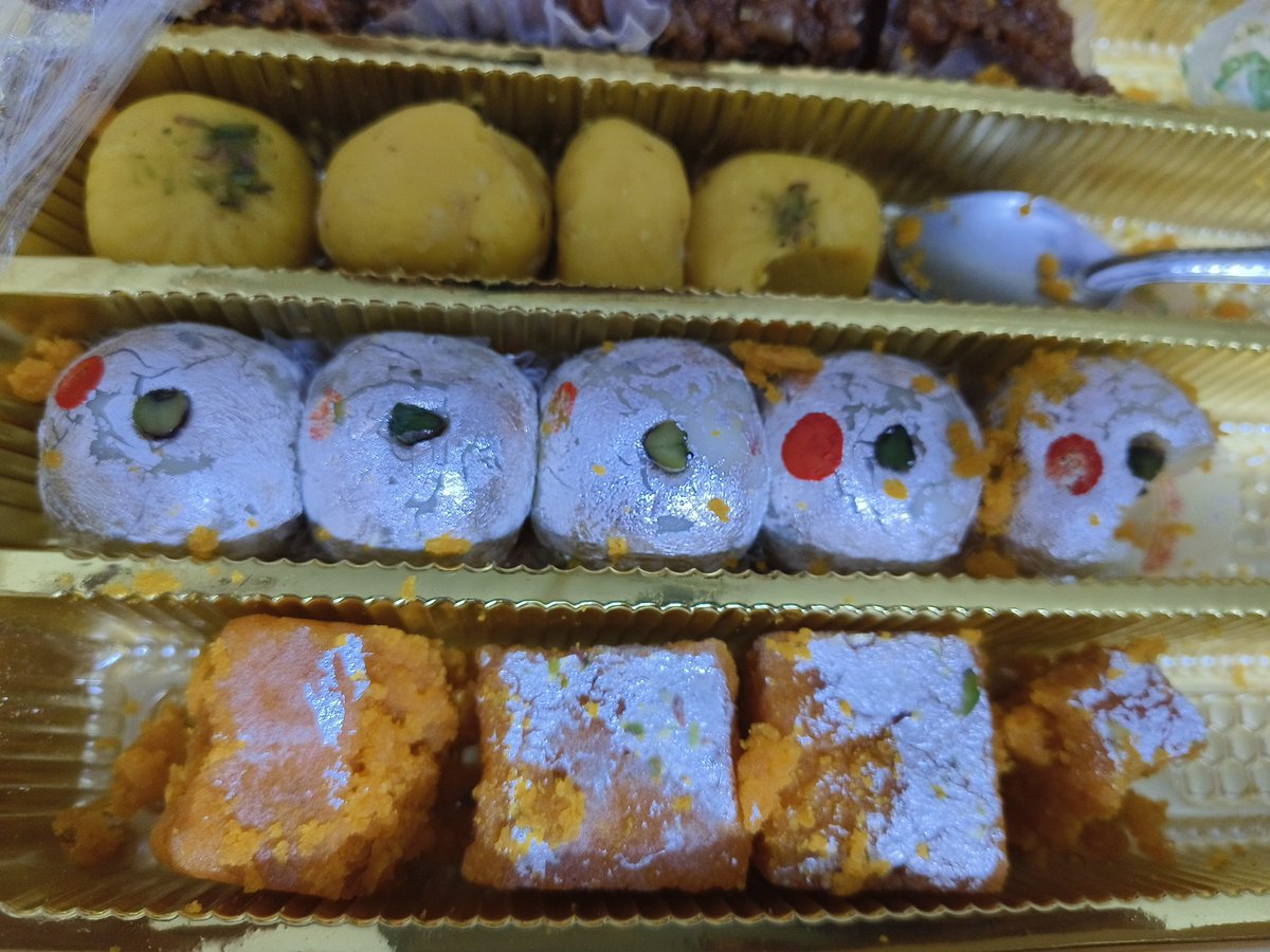 Maniishaajain09's tweet photo. This is all stale sweets my mamaji bought yesterday only from @BikanervalaIN @Bikaner I request don't sell such sweets to your customers as Diwali is around the corner and #ifuknowuknow.. https://t.co/HdZEyyM6HA