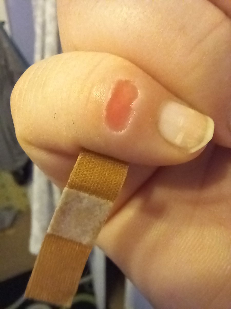 HollyHandMade's tweet photo. @surebonder this is the low temp?! Just let me know if it is because if this is the low temperature on the glue gun I will be returning and getting a different brand.. and I didn't touch the gun. This was the hot glue that was on an item after it was sitting there a minute. https://t.co/YfxQJYudpw