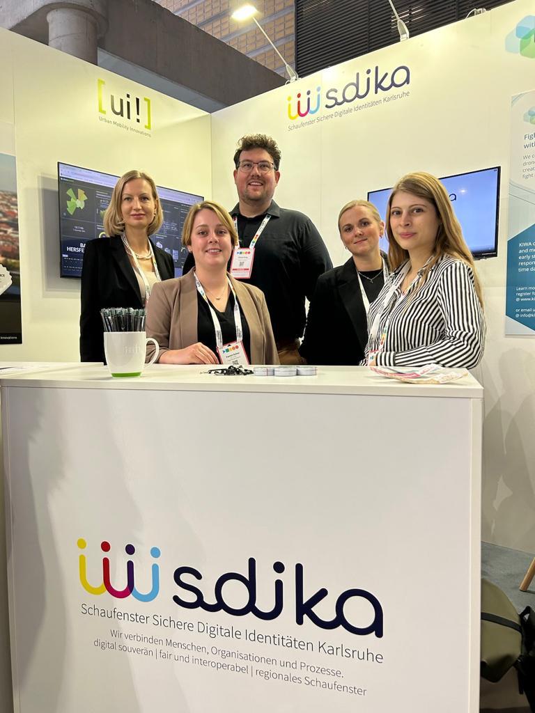 Meet our team at <a href="/SmartCityexpo/">Smart City Expo World Congress</a> in Barcelona during the next days and learn about our @BMWK-funded project <a href="/SDIKA_de/">SDIKA - Sichere digitale Identitäten Karlsruhe</a> ! Find us at Gran Via, Hall 2, Level 0, Street B, Booth 121! // Thank you, Svetlana, Yasmin, Simon, Lisa and Isabelle for being on site, and the team for the prep!