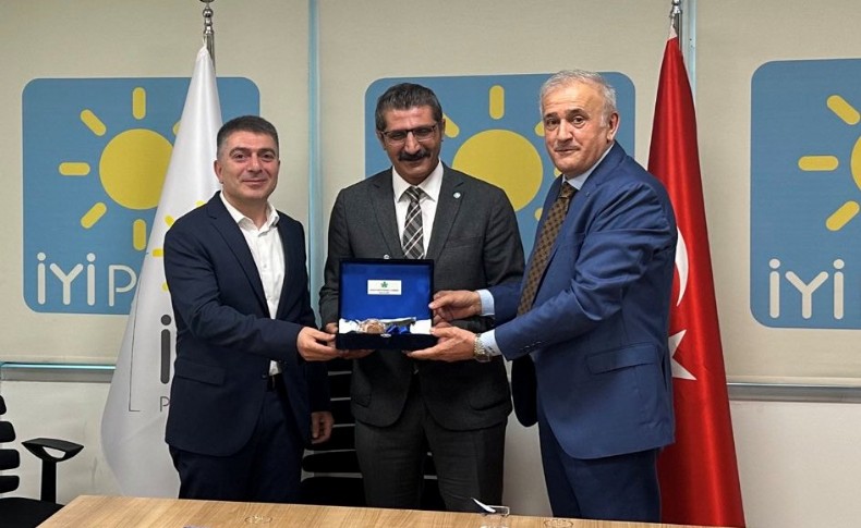 istgundemi's tweet photo. ÜÇ ÜMRANİYELİ BİR ARADA!
https://t.co/TkCCbhDOsh

#İYİPartiİstanbul #YücelCoşkun #GelecekPartisiİstanbul #MehmetKuğu #GelecekPartisiÜmraniye #EnverSedatÇakıroğlu https://t.co/GWkRpOzMaC