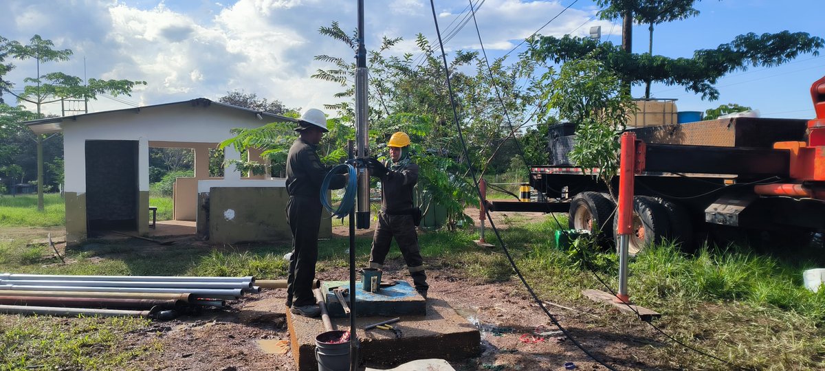 Ingenieros_EJC's tweet photo. El Batallón de Operaciones Especiales N.º90 realizó mantenimiento a un pozo profundo de 250 metros en las instalaciones del BICAM, municipio El Retorno #Guaviare, garantizando así el abastecimiento de agua potable a todo el personal acantonado en esta unidad. 

#SiempreATuLAdo https://t.co/Va8IfTTb4n