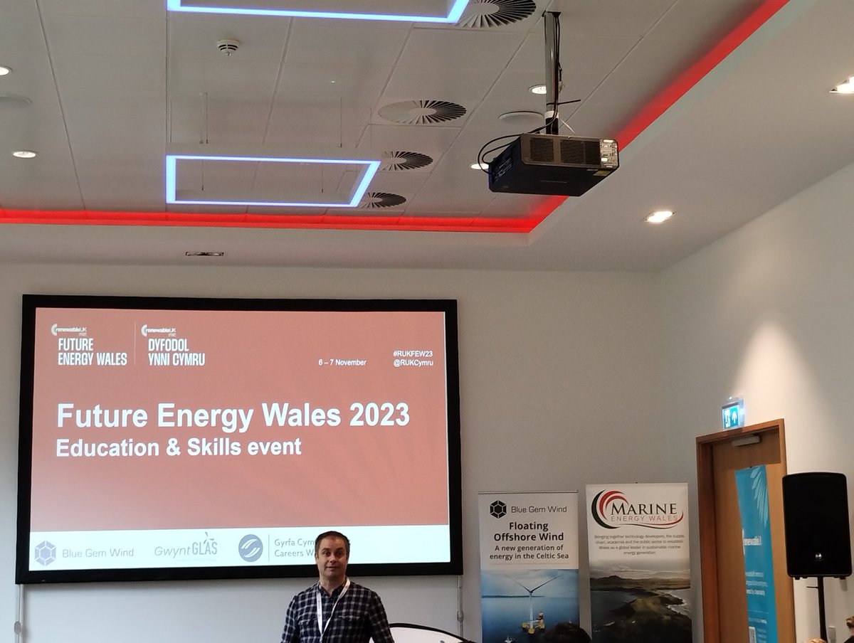 YvonneCNewport's tweet image. Students in Newport enjoyed an informative #FutureEnergyWales visit to the #ICCNewport #STEM #FutureCareers @Caerleon @Llanwern_High @LliswerryHigh  thank you @RenewableUK @wind_gem @GwyntGlas