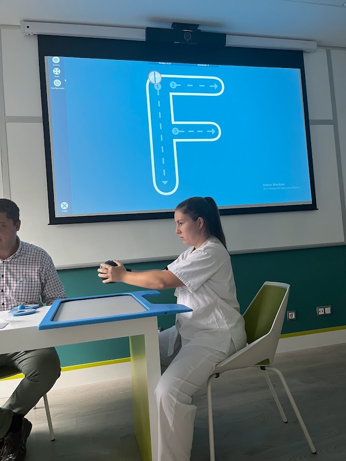 FISJ_Madrid's tweet photo. ¿Qué es esta herramienta? #Bimeo es un nuevo recurso para trabajar a través de diferentes juegos el entrenamiento de movimientos a nivel de hombro, codo y muñeca en diversos planos, tanto con asistencia profesional como de forma autónoma. #terapiaocupacional https://t.co/EIyvxPt7Wv