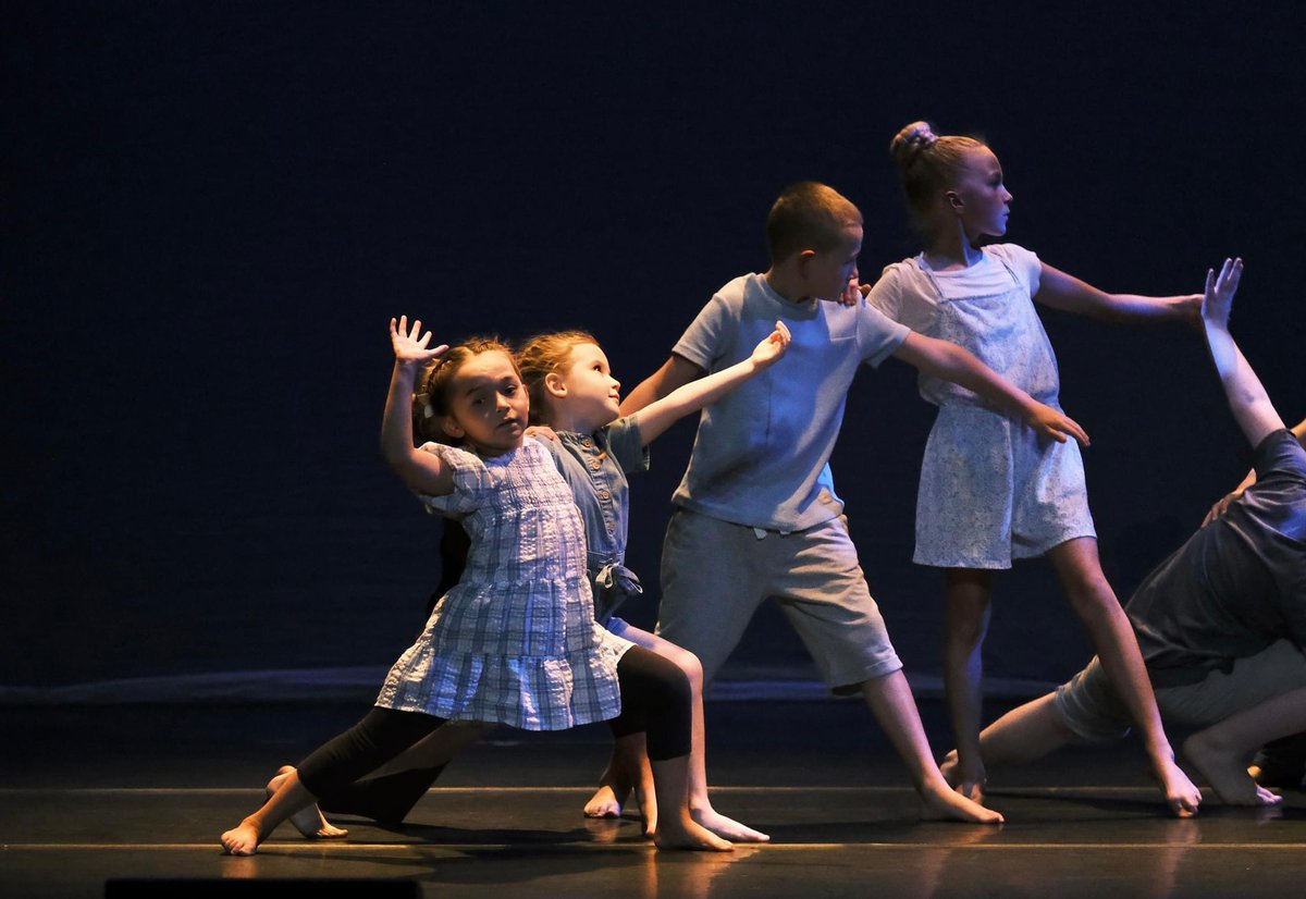 DUYorkshire's tweet photo. Day 2 of sharing our "Doodles and Daydreams" photography 📸

Resi Dance 8-11's💚

If you are interested in joining our Resi Dance 8-11's group please contact Ren on 07398410983

Photo credit - Light Attitude

#letscreate #bd2025 https://t.co/9UlLmV0VGn