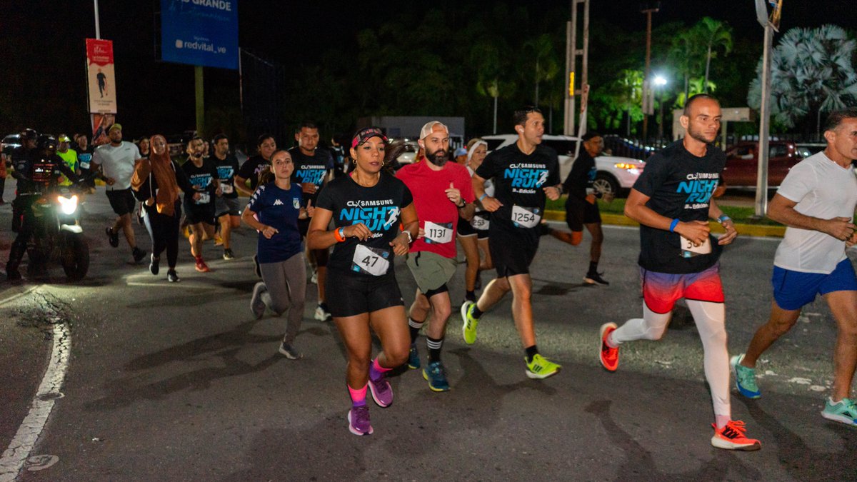 Multimax_Store's tweet photo. ¡Valencia vibró con la #CLXNightRun! 🏃‍♂️

La carrera nocturna más importante de #Venezuela concentró a más de 2 mil 500 corredores, que disfrutaron de 7 kilómetros cargados de adrenalina.😉 https://t.co/XDkyhrGXjm