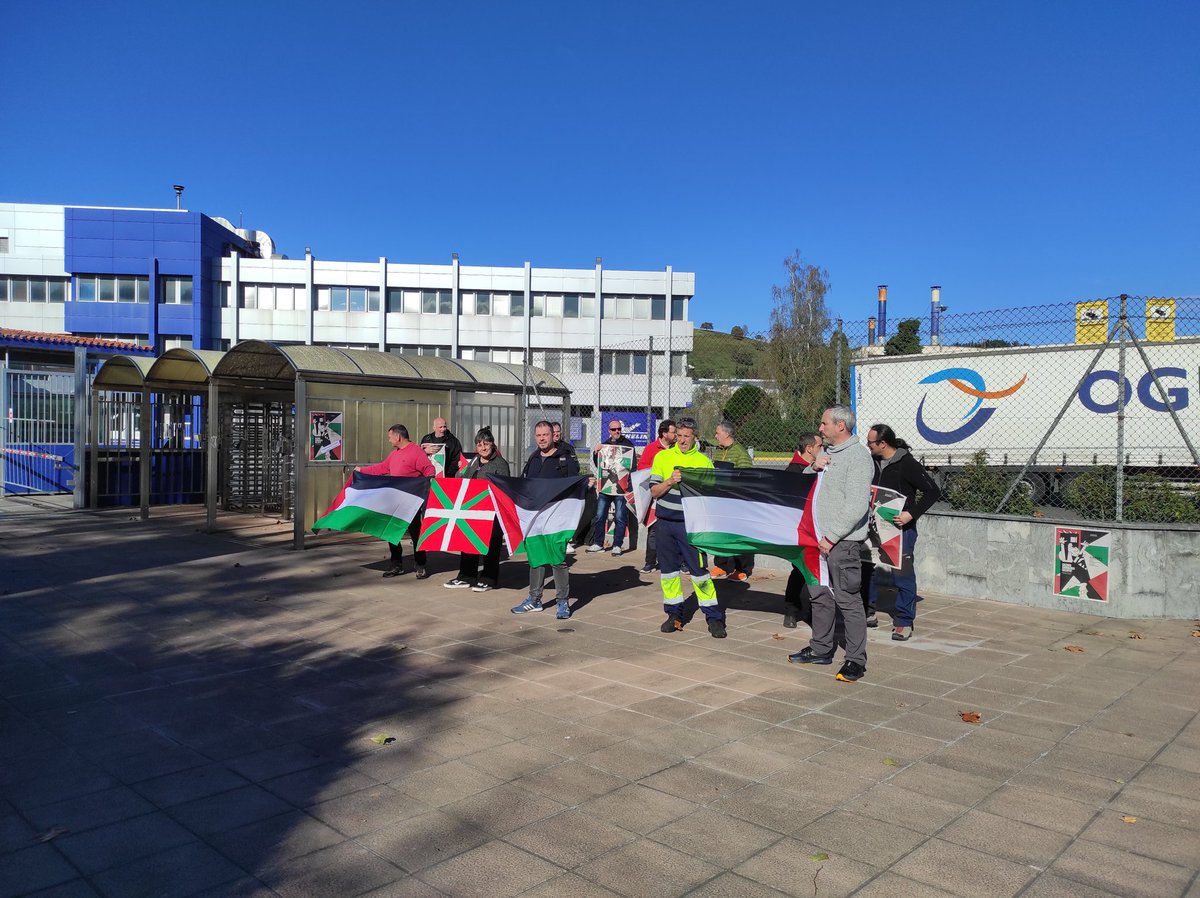 MichelingoLAB's tweet photo. Michelinen ere, sarraskia geratu!!! Palestina askatu!!!!
#LandileokPalestina 
#WorkersForPalestine https://t.co/ZYX3HKlgXp