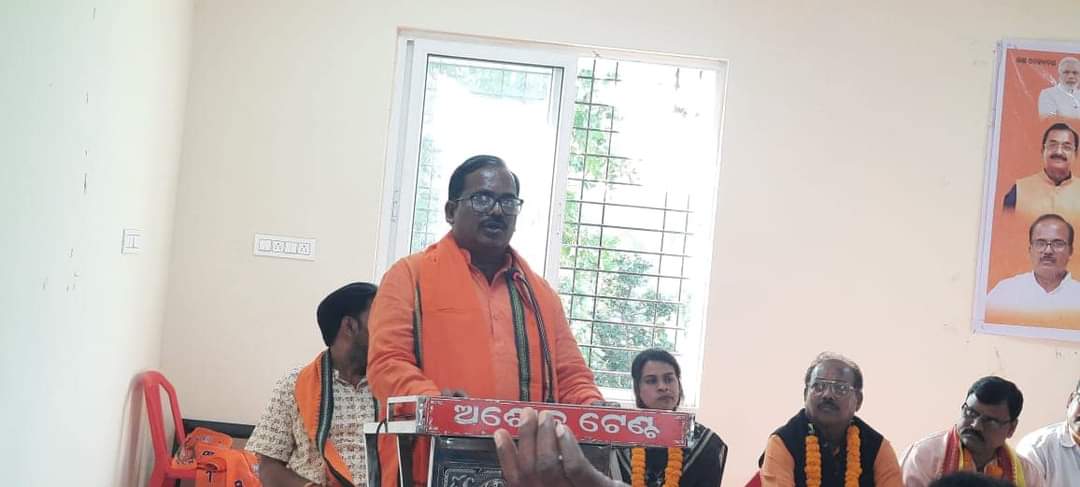 BJPOBCMorchaOD's tweet photo. ବିଶ୍ୱକର୍ମା ଯୋଜନା ର ଏକ କର୍ମଶାଳା ସୋନପୁର ଜିଲ୍ଲା ବିଜେପି ପକ୍ଷରୁ ଆୟୋଜିତ ହୋଇଥିଲା,ରାଜ୍ୟ ର ବରିଷ୍ଠ ନେତା ଶ୍ରୀ ସମୀର ମହାନ୍ତି ଙ୍କ ସହ ଯୋଗଦେଲି। https://t.co/CyulhcyouX