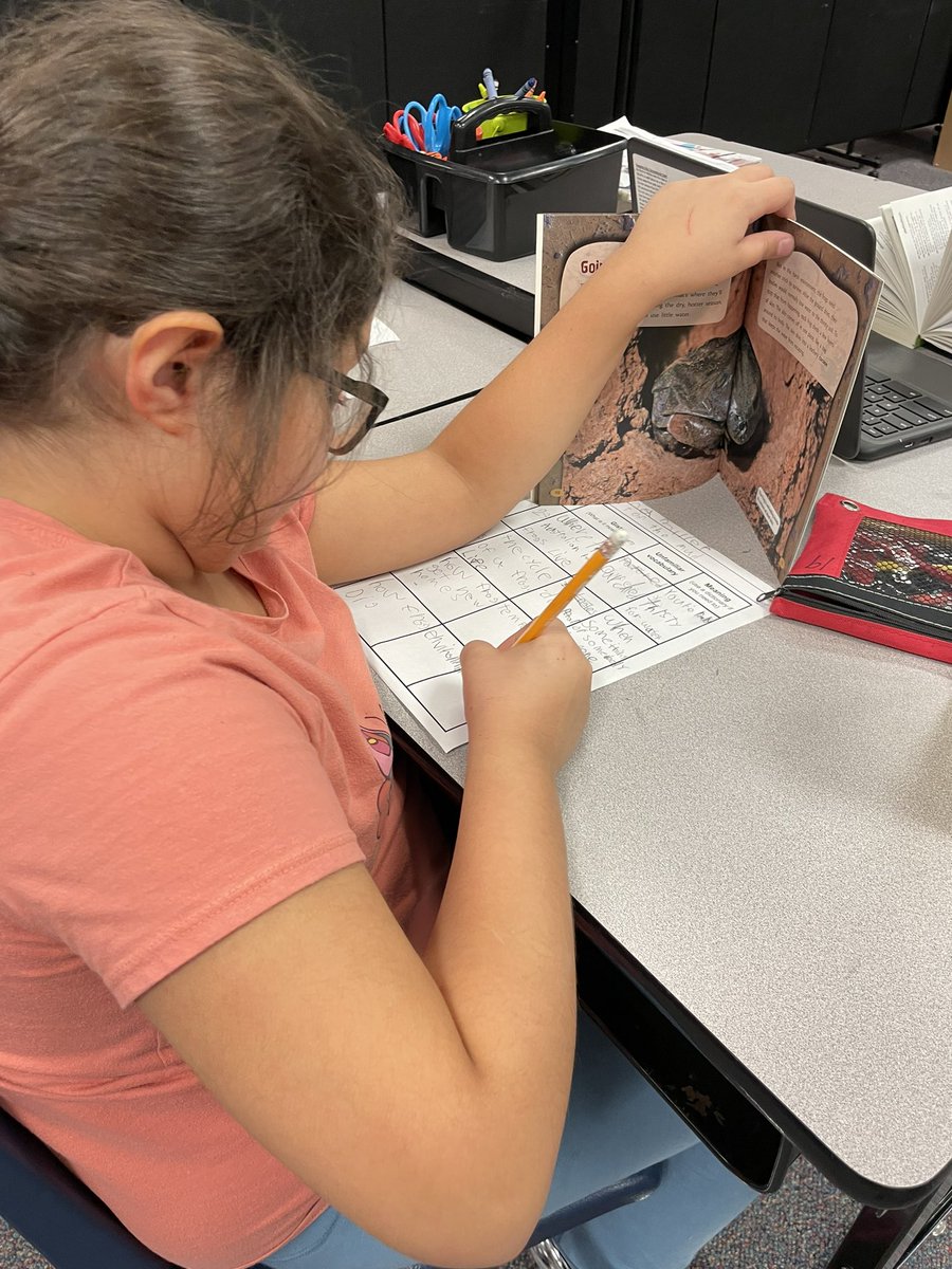 AshleyPearson54's tweet image. We’re becoming frog experts! 🐸 

@OkolonaES @JcpsElemEla #BuildingKnowledge #SoR #Research