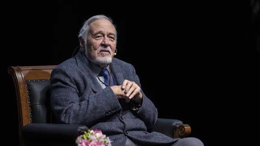 “Lütfen sabah kahvaltı vermeyeceğiniz, akşam masal anlatıp, öpmeyeceğiniz çocuğu dünyaya getirmeyin” 

İlber Ortaylı