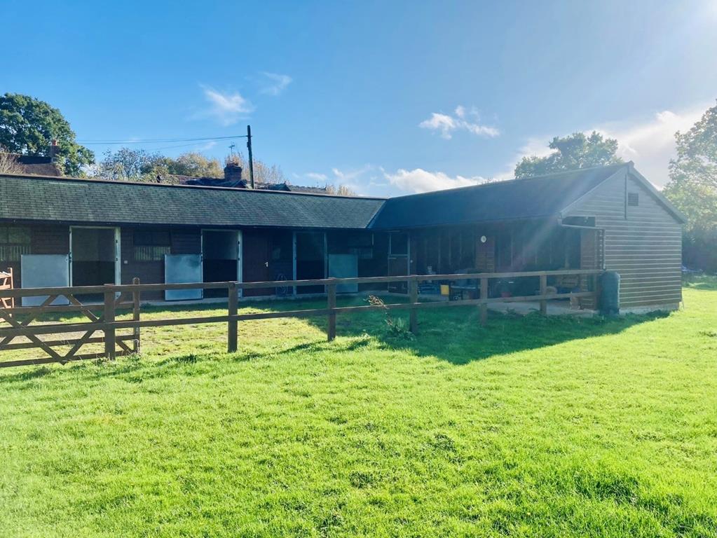 FOR SALE
4 Harlow Stables near Newbury, Berkshire for sale in situ.
Buyer to dismantle and remove
Offers to be received by: Friday 1st December 2023 by 5pm
Further details - tsauction.co.uk/property/
#stables #equestrianlife #equestrian #horses #stablesforsale #stablesBerkshire
