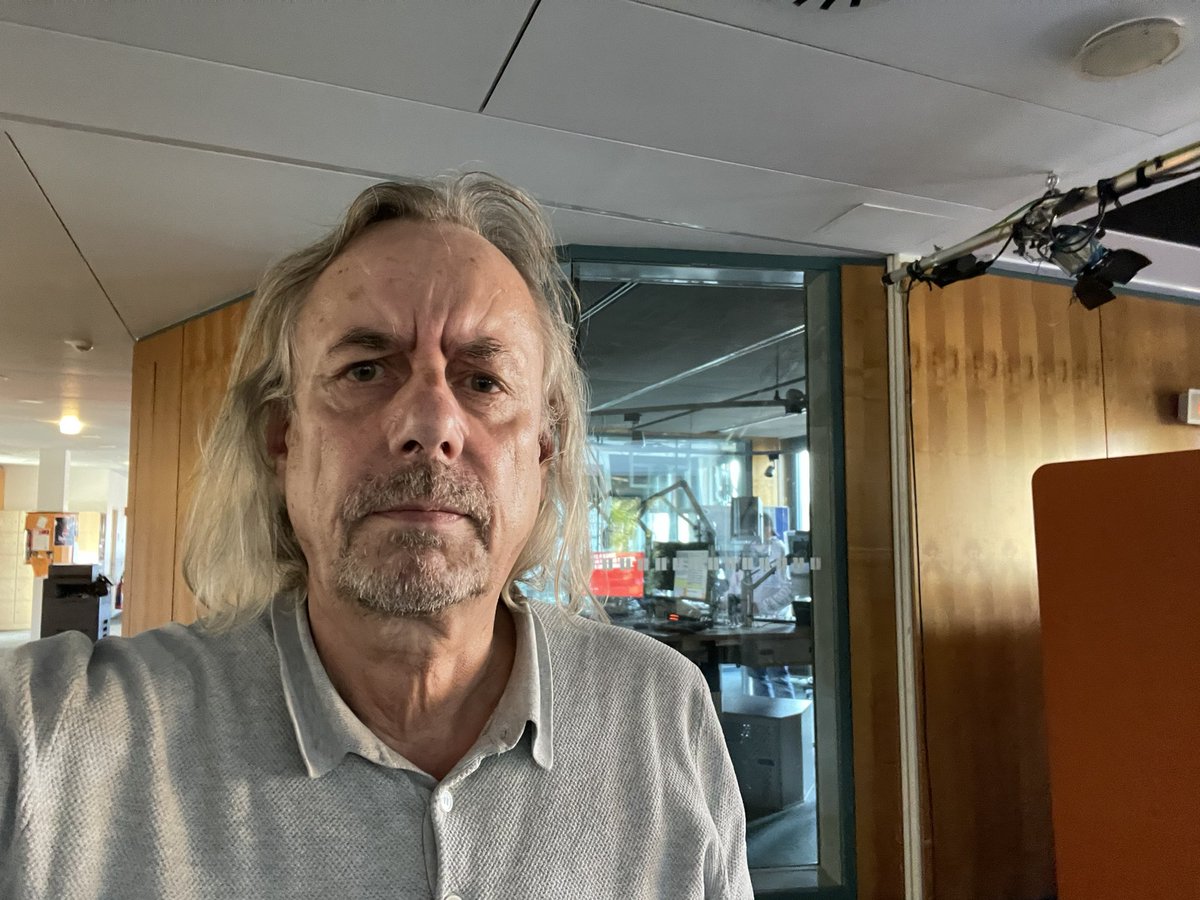 Gleich rede ich beim besten Radiosender „Radio 1“ vom <a href="/rbb24/">rbb|24</a> über unser Buch „Der  Jahrhundertcoup“. <a href="/SPIEGELTV/">SPIEGEL TV</a> <a href="/MeyerHeuer/">Claas Meyer-Heuer</a>