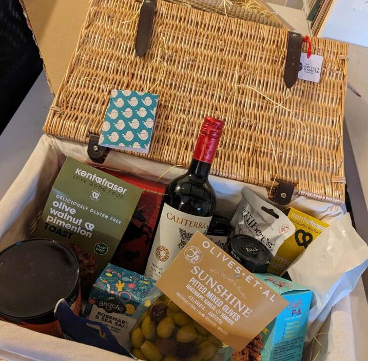We love it when you share your hamper photos with us ❤️📸 A lovely customer sent this photo of their Gluten Free Feast. Click to see what other gourmet gluten free hampers we have available - ow.ly/psXm50Q4UKZ #GlutenFree #GlutenFreeGifts #Coeliac