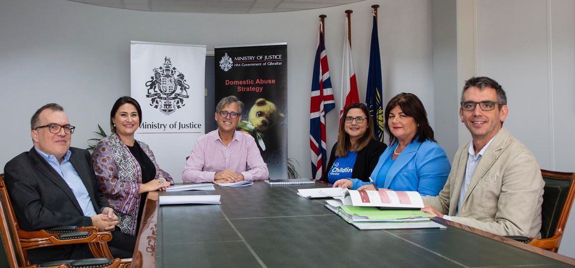 ChildlineGib's tweet photo. 👏We are thrilled to introduce this new Domestic Abuse Recovery Together (DART) programme, developed by the @NSPCC, to Gibraltar.

👩‍👦We are involved in Gibraltar's National Domestic Abuse Strategy to create a safer and more supportive environment for children. https://t.co/6YxrHaIoIN