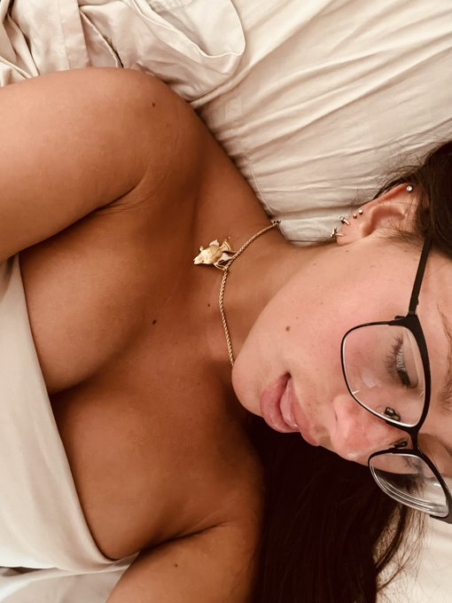 Clean sheets, Bare Body 🫶🏽 https://t.co/OLSgddxrJg