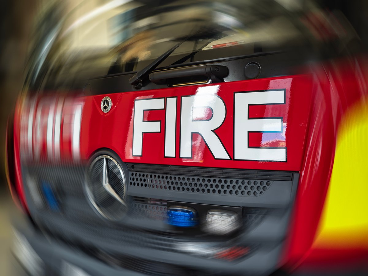 Firefighters have issued a fireworks warning following a balcony fire at a flat on Peckham High Street in #Peckham on Sunday night. The cause of the fire is accidental and believed to be caused by a firework landing on a balcony. orlo.uk/VDoKN