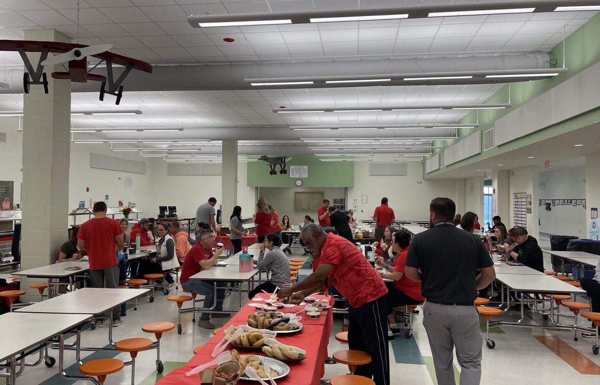 Staff breakfast courtesy of our ⁦@PHMSPTSA⁩ thank you!