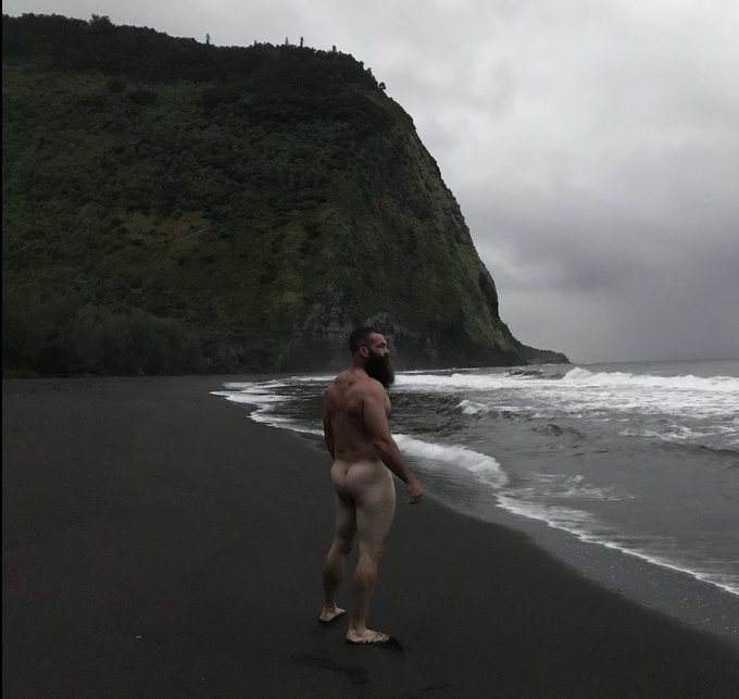 Retweet if you’d walk the beach with me ? https://t.co/oTy95gfBLJ
