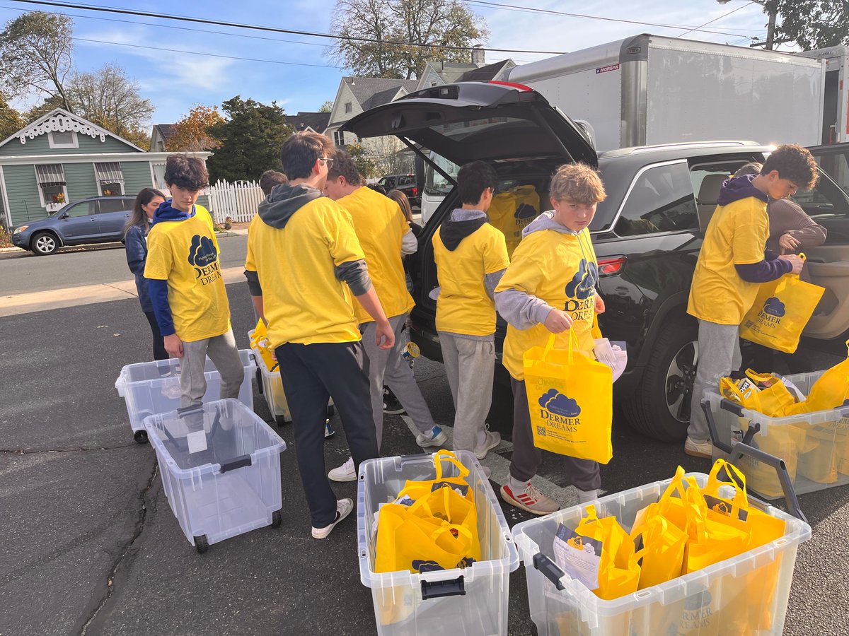 The Howell HS community came together to donate 4,500 bags of food, weighing approximately 29,000 lbs which benefitted local food banks! Awesome work!