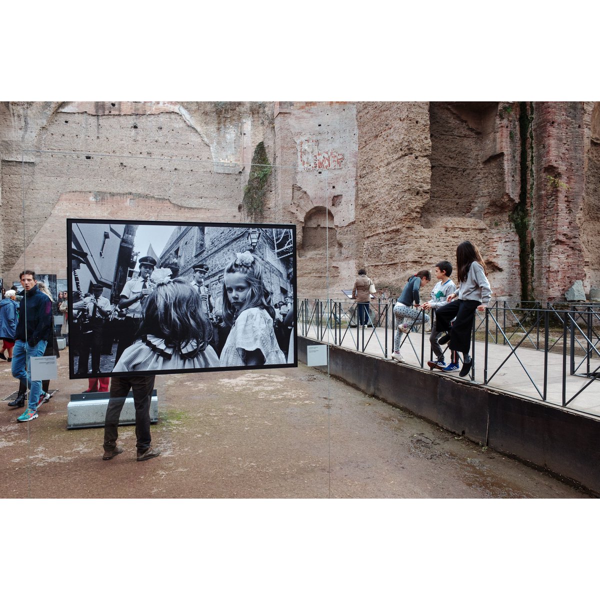 Final day of Letizia Battaglia Senza Fine exhibition at the Terme di Caracalla #shootGR_Rome #streetsofrome #colourstreetphotography #letiziabattaglia #canpubphoto #in_public_streets  #urbangeometry #socialdocumentary #grsnaps #ricoh_GR #GRist #rromastreet