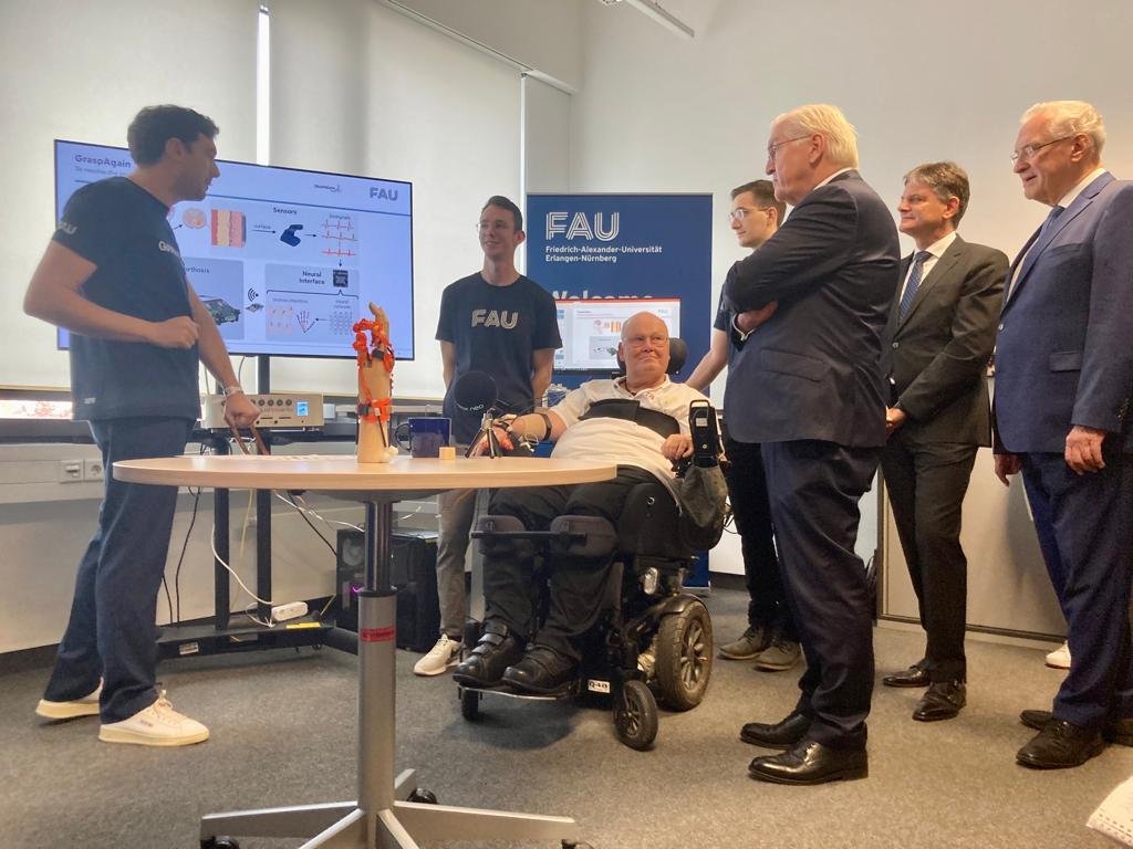 Today we had the honor to host the President of Germany in our lab. We demonstrated how Matthias, our SCI hero suffering from motor complete hand paralysis, can move again the hand with a new orthosis that is driven by spared motor unit activity. #GraspAgainIsAClinicalReality