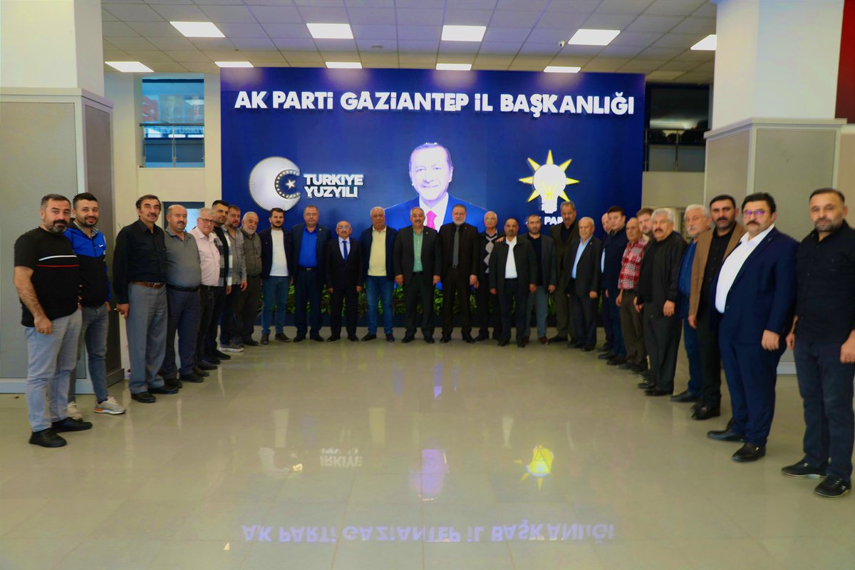 📍AK PARTİ GAZİANTEP İL BAŞKANLIĞI 

Küçük Sanayi Sitesi Kooperatif Başkanı Sayın Mustafa Kemal Güneş ve Kooperatif üyeleri ziyaretimize gelerek çalışmaları hakkında bilgi verdi.

Sayın Mustafa Kemal Güneş başkana nazik ziyaretleri ve samimi muhabbetlerinden dolayı teşekkür