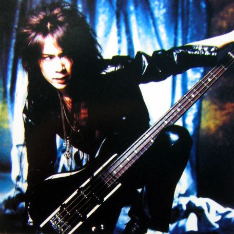 SolarAngels625's tweet image. another day has gone
Another friend has gone
Into the flame
It's burning now
自分で切り裂いた 胸の傷痕さえ
綺麗になるまで