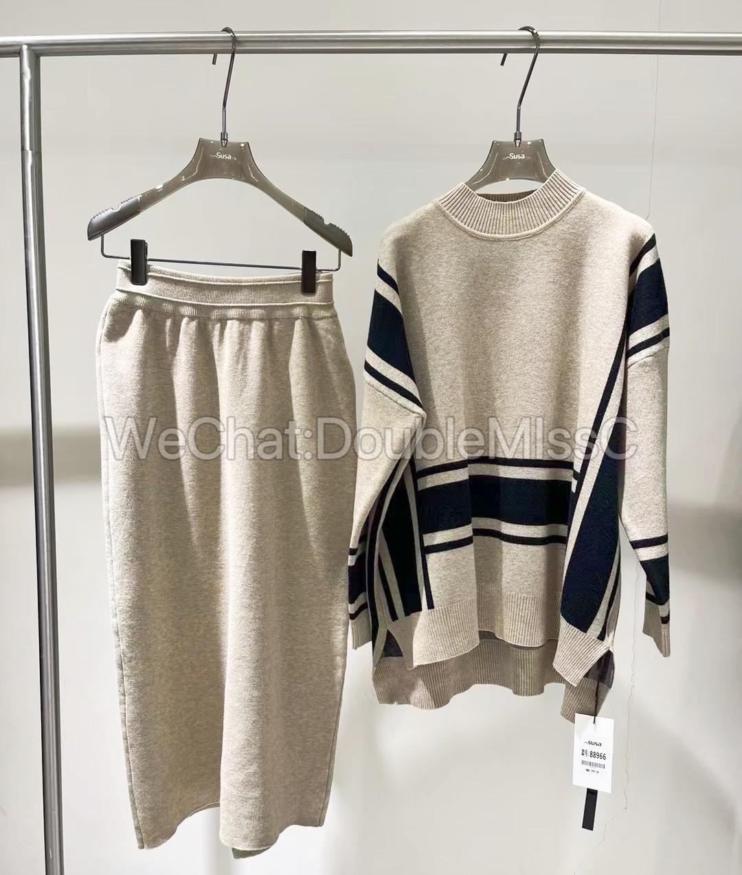Double C 小店on X: 长袖港风圆领拼色显瘦宽松针织套装RMB：198 t.cokawyFL8Bfr  t.cosvzETfYQRW  X