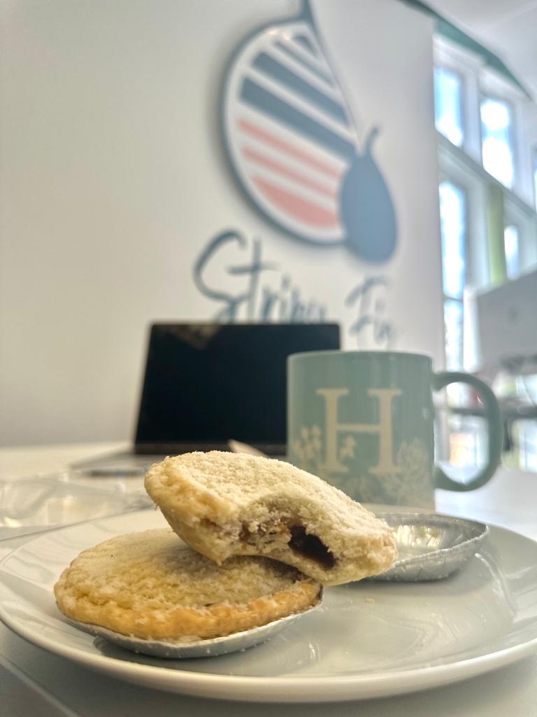 So good I had to have two!
Great effort <a href="/Sainsburys/">Sainsbury's</a> Bakery Short Crust #mincepies
Mouth watering crumbly pastry and yummy filling, what more can a girl ask for on a Tuesday afternoon?
#mincepieseason #nottoearlyforchristmas #christmasiscoming #foodies #foodmarketing #agencylife