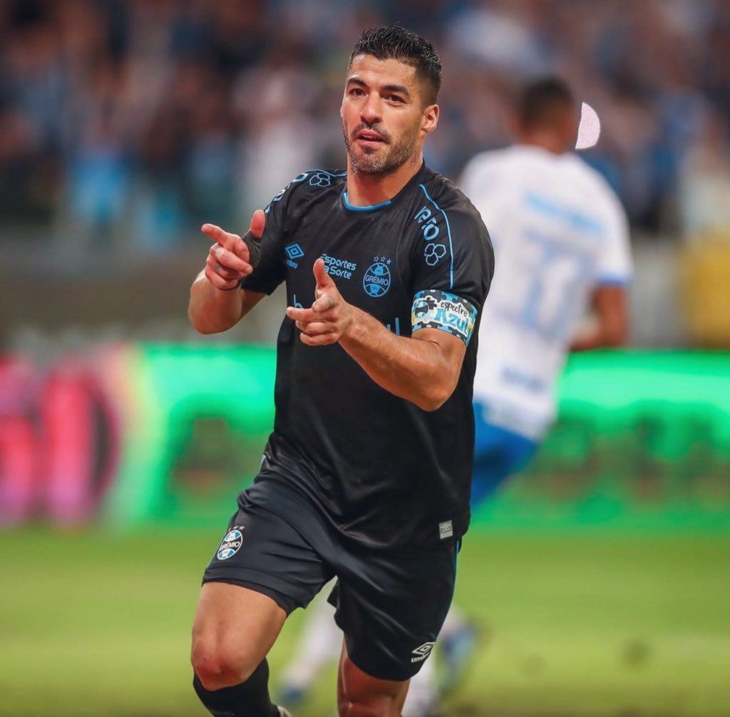 Brasileirão 2023:
1° Botafogo (59 pts, 31 PJ)
.
.
4° GRÊMIO (56 pts, 32 PJ) 

👉 Quedan 7 fechas (para Grêmio 6) y este jueves hay un BOTAFOGO vs GRÊMIO.

Difícil, pero si hay alguien que sabe de esto, es él. Entramos en la 𝗭𝗼𝗻𝗮 𝗦𝘂𝗮́𝗿𝗲𝘇.