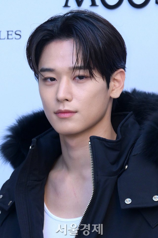 Juyxon's tweet image. #MOOSEKNUCKLES | Visual that calls for saving.