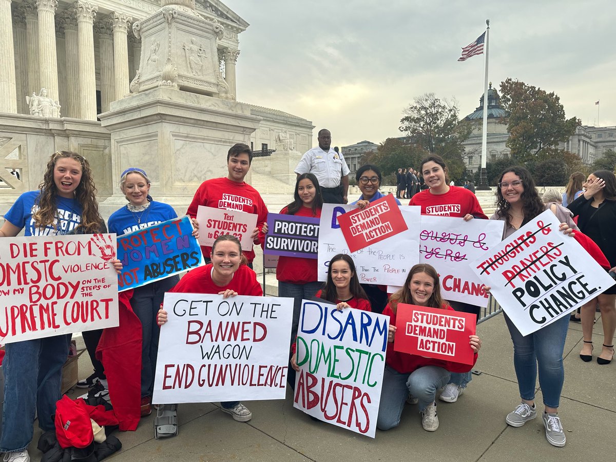 HAPPENING NOW: We’re at the Supreme Court with hundreds of advocates & survivors, as #SCOTUS considers whether abusers under domestic violence restraining orders have the constitutional right to own guns in U.S. v. Rahimi. We demand they #ProtectSurvivors.…