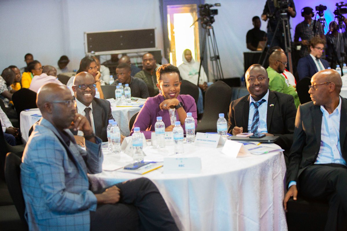 UNDP_Rwanda's tweet image. Happy Africa Day of Information! We&apos;ve joined @GovernanceRw, @RMC_Rwanda &amp;amp; @ARJ_Rwanda to observe the day. Did you know that credible information shapes our societies? Let&apos;s appreciate the journalists, educators, &amp;amp; storytellers who pursue the truth. #MediaDevelopment #ADI2023