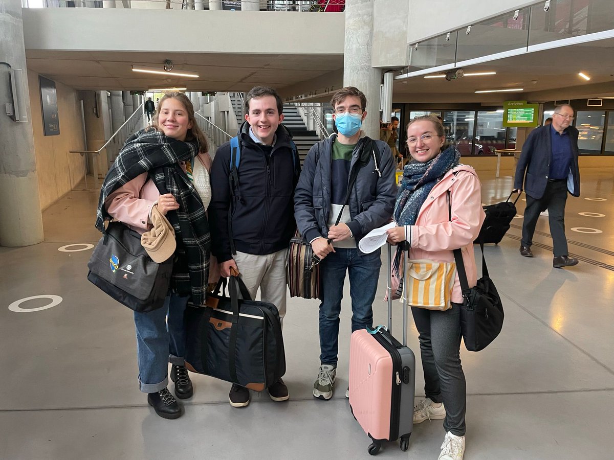 Nos jeunes 😎 de l'équipe "dépérissement" sont à Logroño pour le congrès international des sciences de la vigne et du vin (#2ICGWS) 
icvv.es/english/2icgws 
Pierre Gastou, doctorant et Lucas Étienne, post-doc. y font une présentation. Marie Chambard, post-doc. propose un poster.