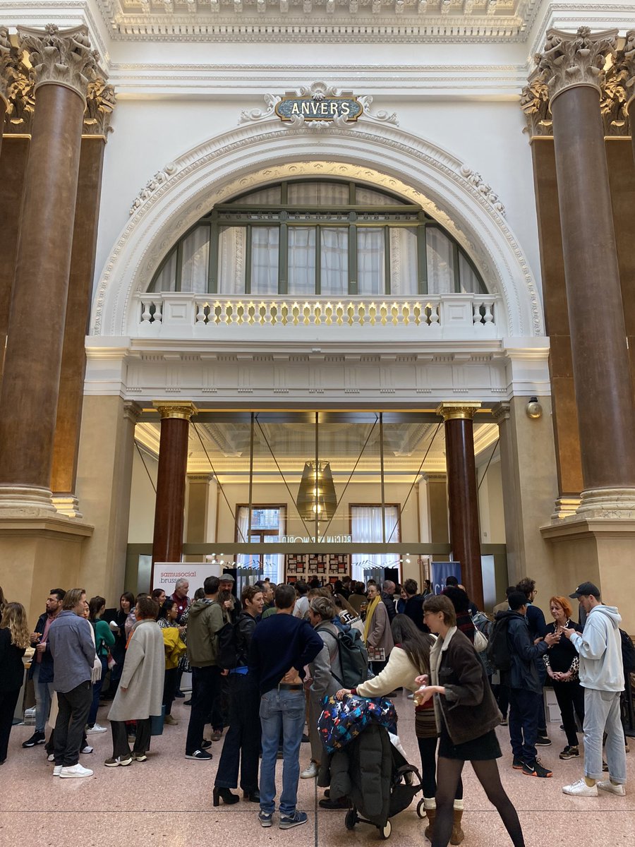 DelphineHouba's tweet photo. Découvrez “Sans papiers, sans droits, sans abri”, une campagne et expo qui rappellent la réalité des personnes sans papiers et sans abri à travers des portraits poignants. Une initiative du @SamusocialBE, @MdM_France, #CIREE et @IlotAsso à voir jusqu’au 30 novembre à la Bourse ! https://t.co/ATlDs9uOyk