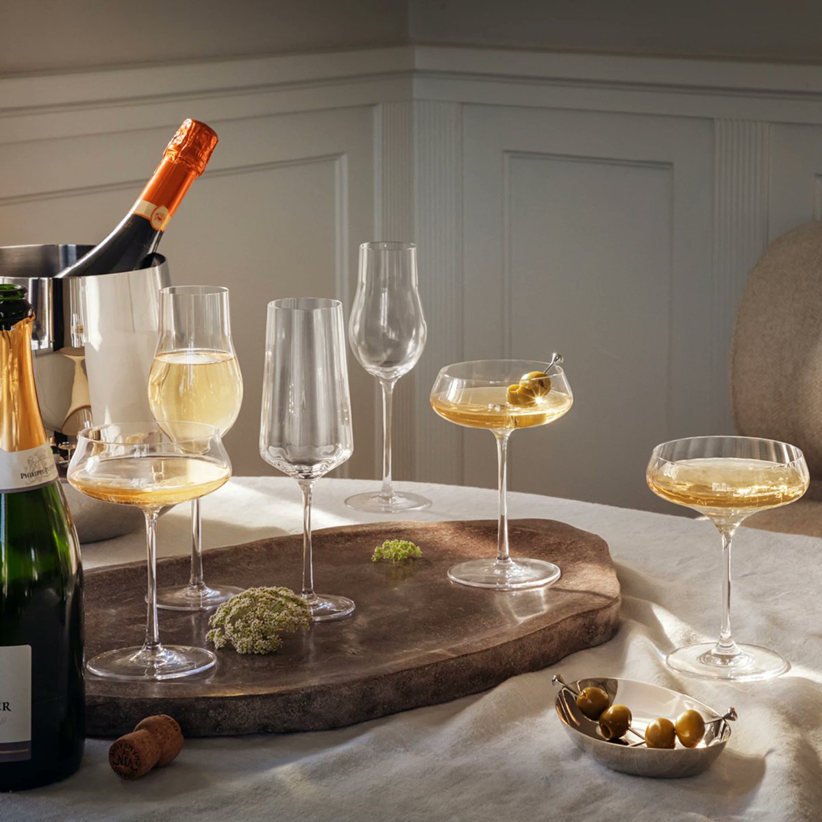 Hot off the plane from Denmark, these contemporary goblets and matching flutes from #GeorgJensen are perfect gifts or wonderful additions for your dining table this Christmastime. In store now!

#Wine #Glasses #Champagne #Flutes #Luxury #Gifts #Serenity #PrincessStreet #Knutsford