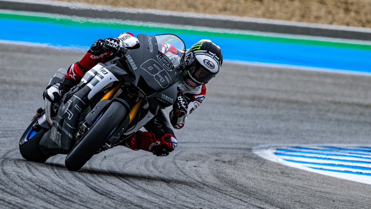 yamaharacingcom's tweet photo. So, what did @jonathanrea think about his first test on the @PataYamahaWSBK R1 in Jerez? You can find out by watching his* Vlog on @YouTube here 👉🏻 https://t.co/LXtI9BiqsR

*Although we think @Paul_Denning may actually appear more times than JR65 😁 https://t.co/T8F6tjzFB7