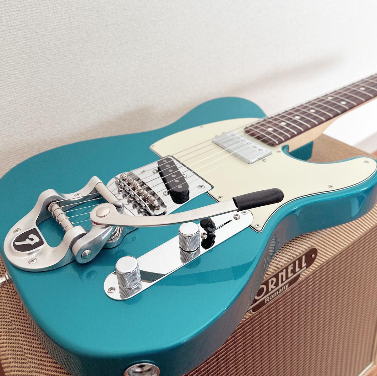 chord310's tweet photo. MY NEW GERRRR!!!!!!
"FENDER MOD SHOP US TELECASTER"
日本でも始まったMOD SHOP。気軽にカスタムオーダーできるセミオーダー。長年CUSTOM / DELUXEを探していたんだけど、なかなか希望に叶うものが見つからなかったのでこれを気に。ひとつひとつにこだわって組んだ結果、かなりお気に入りの一本に。 https://t.co/ATplgjOonQ