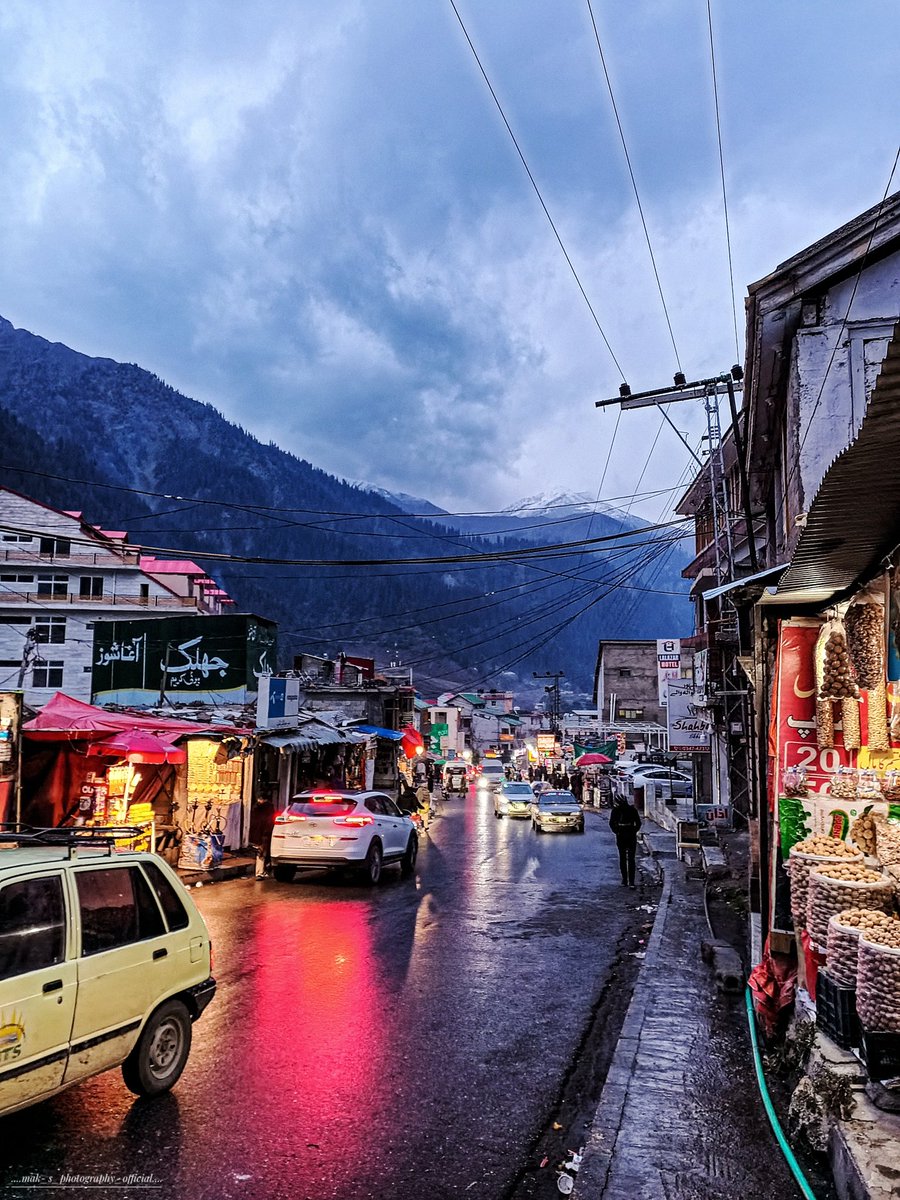 Embracing the breathtaking beauty of Naran Bazar: where nature's artistry meets evening serenity, with Daragon Clouds painting the skies 🌄☁️✨
.
.
#TechnoCamon19Neo
#FocalLenght 4.74mm
#Aperture 1.79S
#ExposureTime 1/33
.
.
#nature #NatureLover #NaturePhotography #Travel