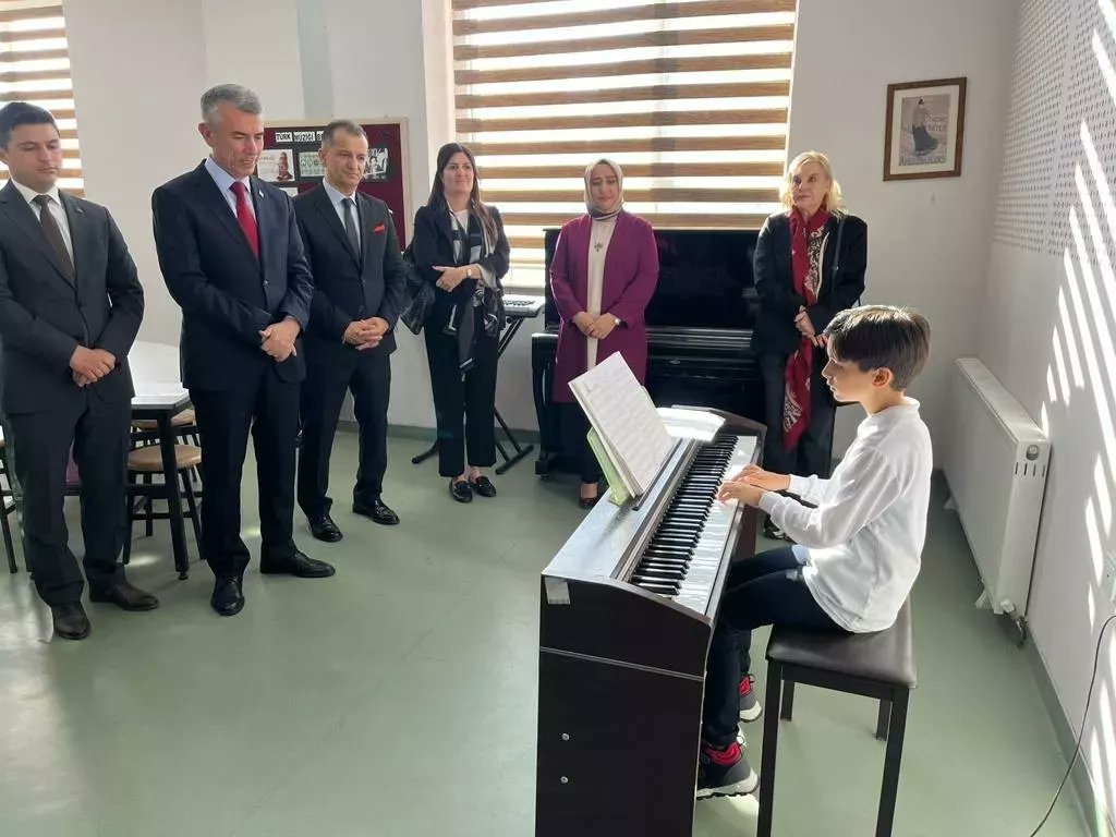 Kaymakamımız Sayın Ali Sırmalı ve İlçe Milli Eğitim Müdürümüz Sayın Elif Özbek'in katılımları ile Ergenekon İlkokulu'nda müzik, resim ve öğretmenler odası açılışı gerçekleştirildi.
<a href="/tcmeb/">Millî Eğitim Bakanlığı</a> 
<a href="/MemAnkara/">Ankara İl Millî Eğitim Müdürlüğü</a> 
<a href="/MamakKymkmligi/">Mamak Kaymakamlığı</a> 
<a href="/elifozbek36/">Elif Özbek🇹🇷</a>