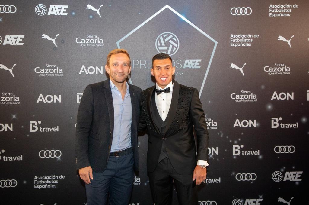 19diegorivas's tweet photo. II Edición Premios AFE
🥇⚽️ @afefutbol
La fiesta de los/las futbolistas españoles.
Gracias a todos los premiados/as por asistir y a todos los encargados de organizar el evento para que todo saliera perfecto
#afe #afecerca https://t.co/JvZBb92sf9