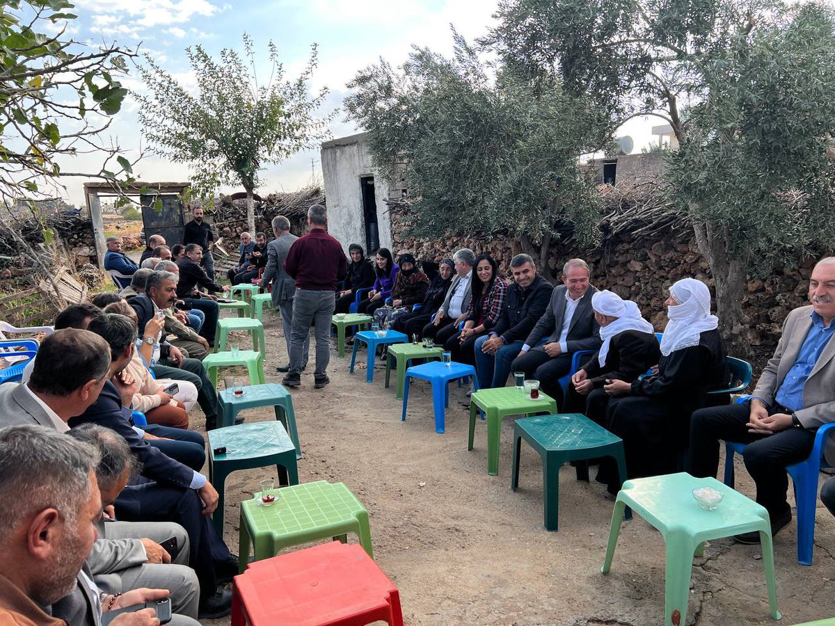 zekiirmez's tweet photo. Em îro çûn serdana Apê Emîn ku duh ji girtîgehê hatîbu berdan. Apê Emîn wekî gelê me yê têkoşêr îro jî serbilind û bextewar bû û herkesî re silavên germ şand. https://t.co/evS0DTKJOX