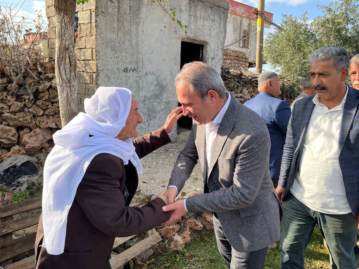 zekiirmez's tweet photo. Em îro çûn serdana Apê Emîn ku duh ji girtîgehê hatîbu berdan. Apê Emîn wekî gelê me yê têkoşêr îro jî serbilind û bextewar bû û herkesî re silavên germ şand. https://t.co/evS0DTKJOX