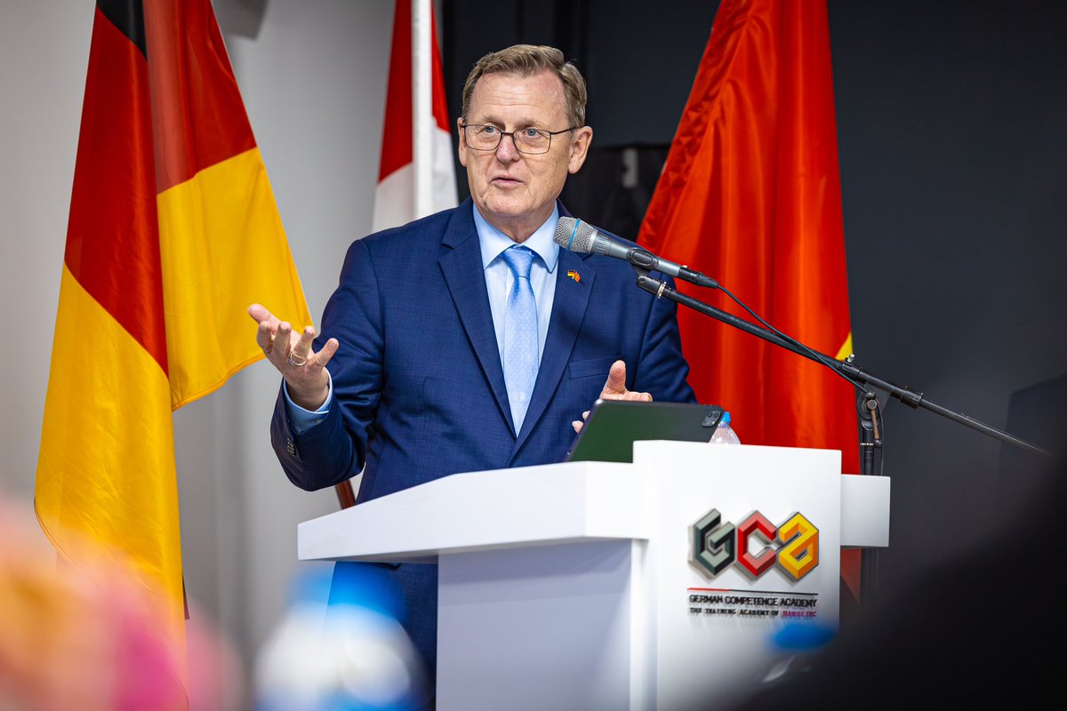 „Ich danke den Eltern für das Vertrauen, das sie den Thüringer Unternehmen entgegenbringen. Das ist nicht selbstverständlich in einer Zeit, die scheinbar verrückt geworden ist.“ - Ministerpräsident <a href="/bodoramelow/">Bodo Ramelow</a> 

Ein wichtiges Ziel der Delegationsreise nach Vietnam ist die