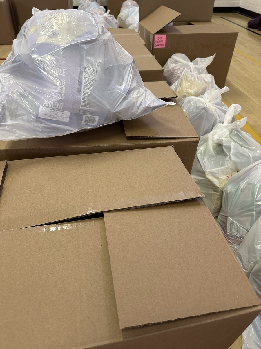 Thank you to EVERYONE who helped make it our Kernels Popcorn fundraiser such a success!!  Our Lakeview families bought, sold, and sorted A LOT of popcorn! Now comes the best part, the munching and crunching!!