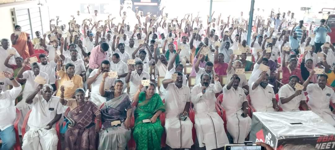 NPappathi's tweet photo. "நீட் விலக்கு நம் இலக்கு" மாவட்ட கூட்டம் இன்று கள்ளக்குறிச்சி(வ) மாவட்ட அலுவலகத்தில் நமது மா.செ @TUdhayasuriyan தலைமையில், மாநில மகளிர் அணி து.செயலாளர் @Angayarkanni_a முன்னிலையில், கழக உடன்பிறப்புகள் புடைசூழ நடைபெற்றது.
@arivalayam @mkstalin @Udhaystalin @DMKITwing @evvelu https://t.co/s89VTElkSZ