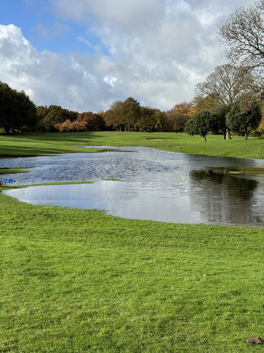MarlandGolf's tweet image. Just a quick update, Our water feature is back on the 9th fairway 😂🤦‍♂️ with amount rain we’ve had, however team are doing great job to drain the water out! 💦🙌 

#maintenancework #golfcourse #waterfeature