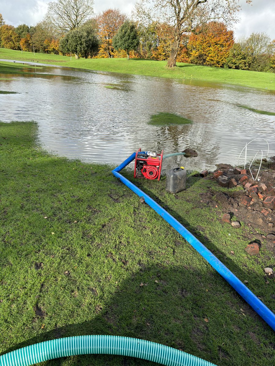 MarlandGolf's tweet image. Just a quick update, Our water feature is back on the 9th fairway 😂🤦‍♂️ with amount rain we’ve had, however team are doing great job to drain the water out! 💦🙌 

#maintenancework #golfcourse #waterfeature