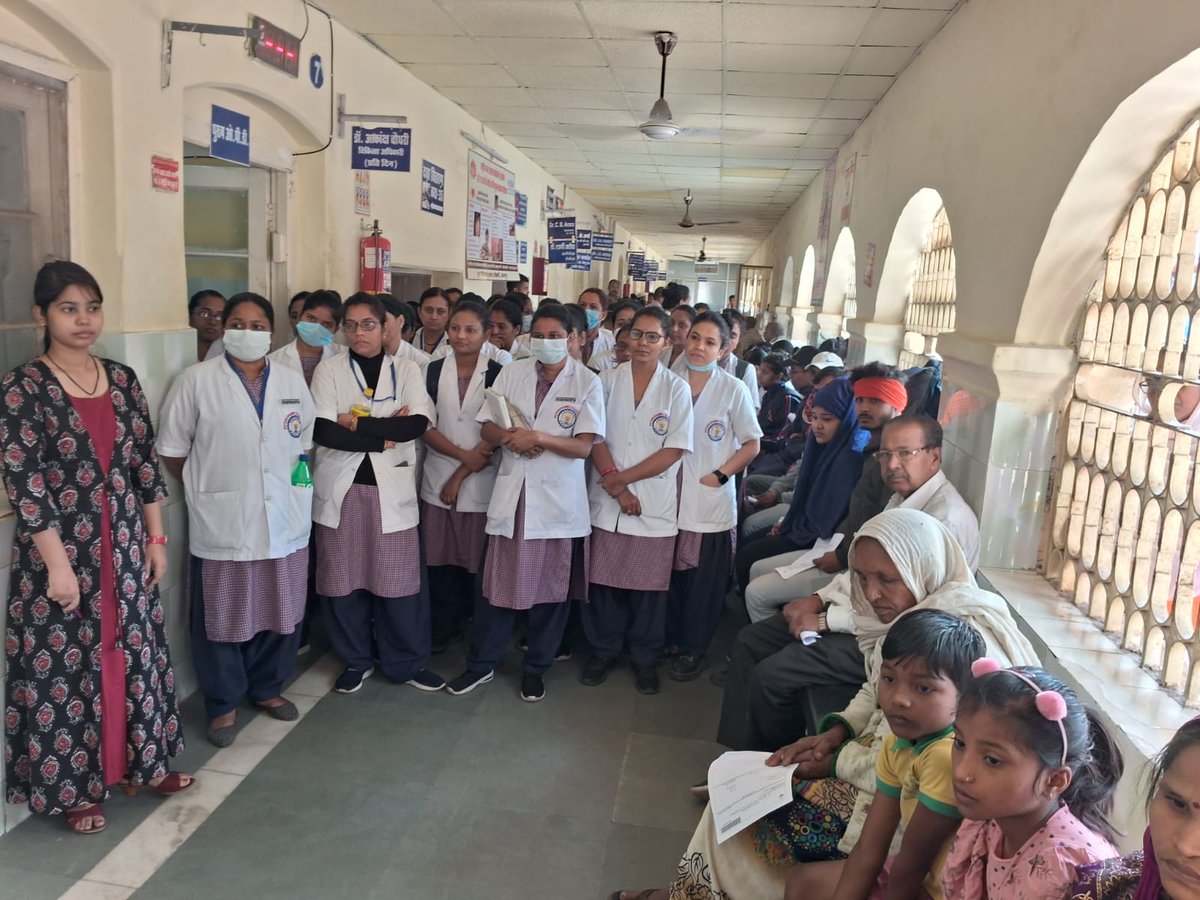 Spreading cancer awareness in the district hospital Jabalpur.
Hopefully the cure rate and early direction rate will increase due to awareness amongst the caregivers and common masses.
#CancerAwarenessDay